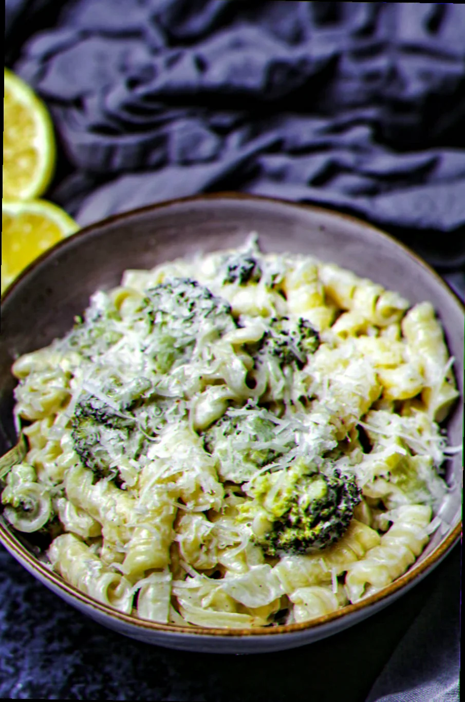 Brokoli pasta på en tallerken